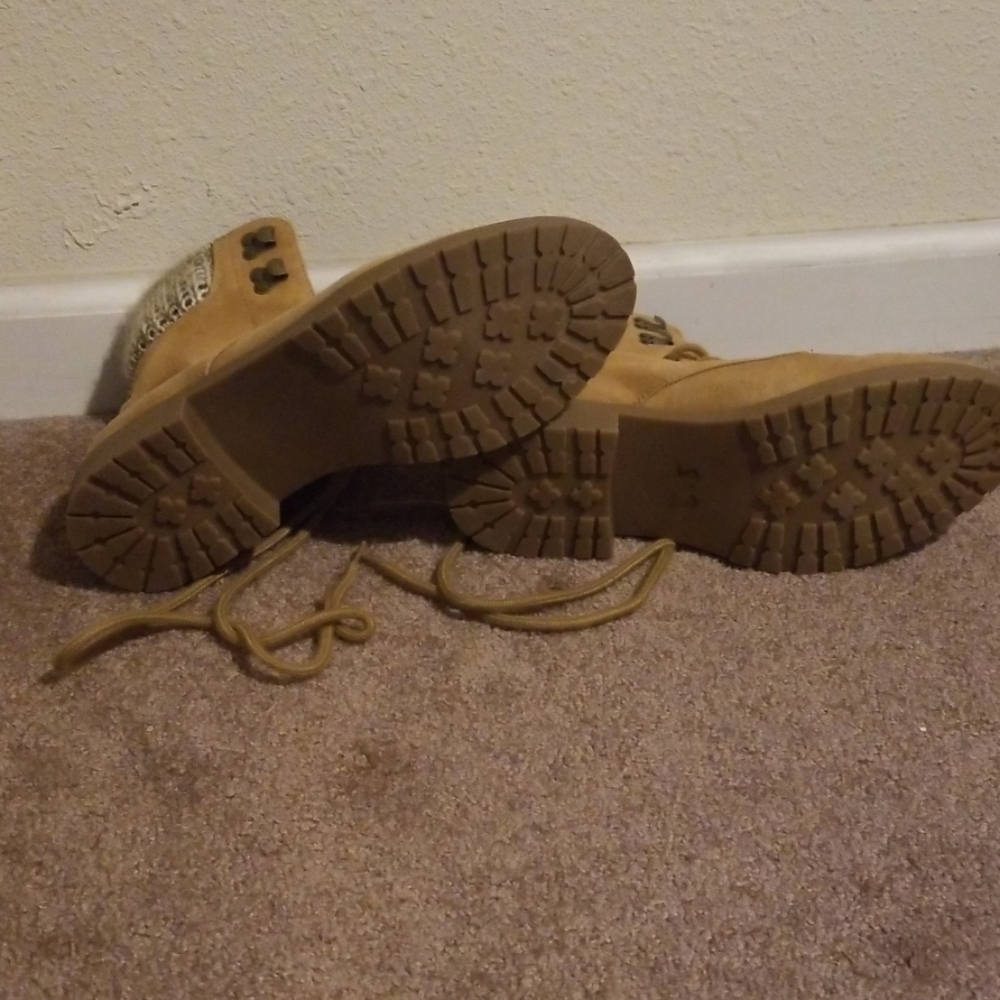 Boots - Picture 2 of 3